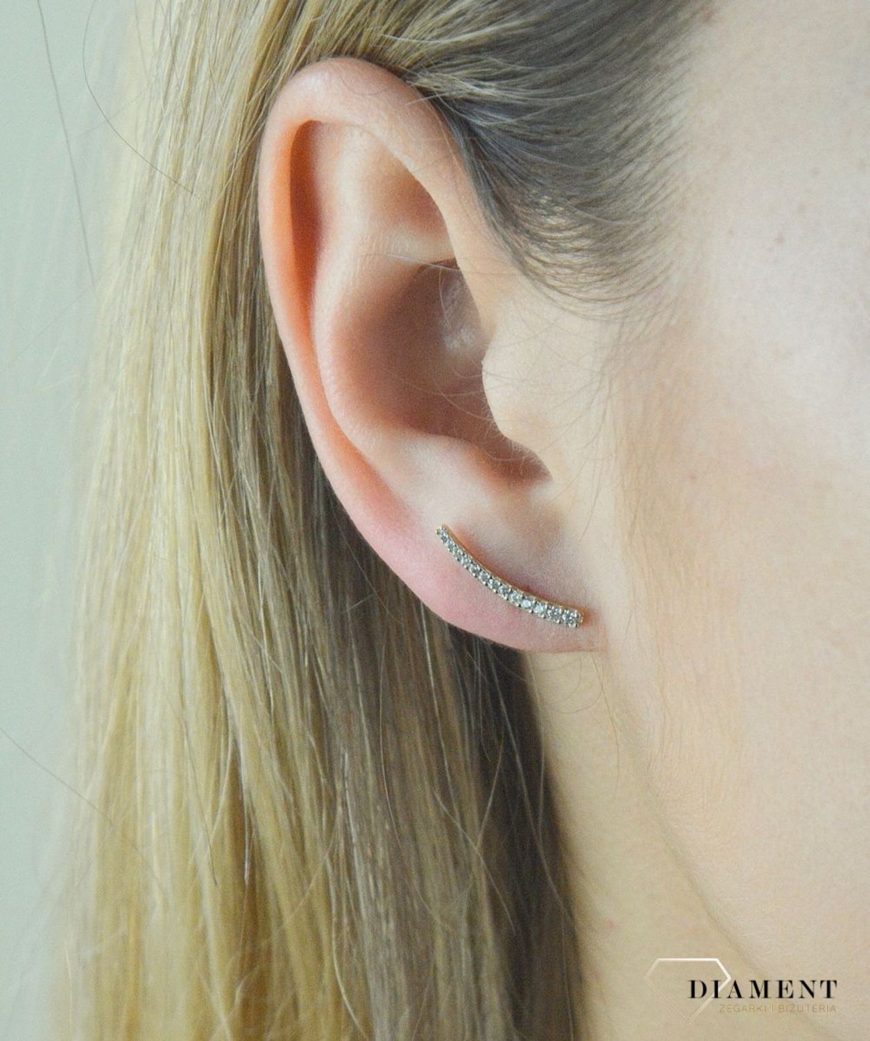 Kolczyki złote 585 z cyrkonią KL 11406. Złote kolczyki próby 585 o oryginalnym wyglądzie z cyrkonią. Posiadają wygodne i bezpieczne zapięcie.jpg